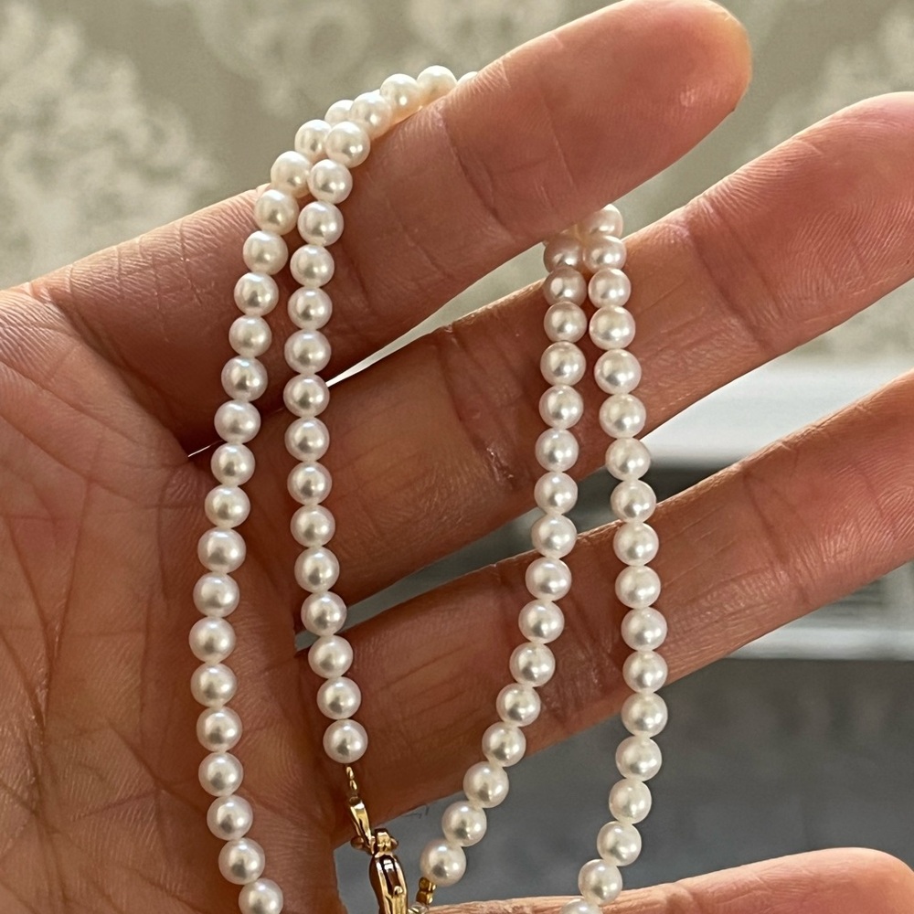 Elegant white natural Pearl Necklace